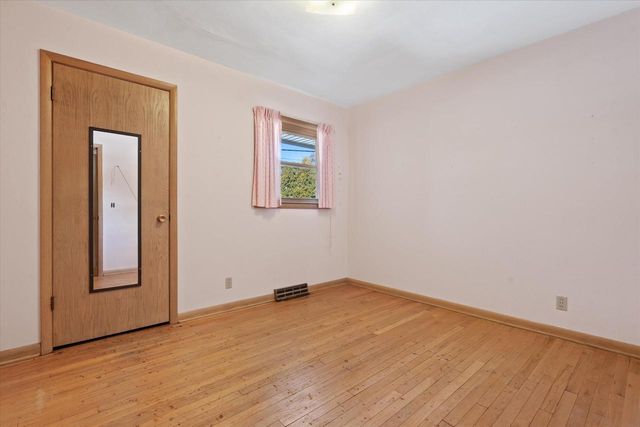 6986 N Ardara AVENUE, Glendale, WI 53209