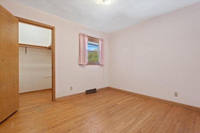 6986 N Ardara AVENUE, Glendale, WI 53209