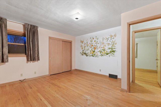 6986 N Ardara AVENUE, Glendale, WI 53209