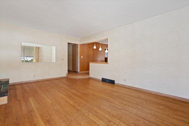 6986 N Ardara AVENUE, Glendale, WI 53209