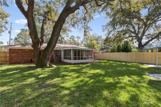 907 Mallery Street, St Simons Island, GA 31522