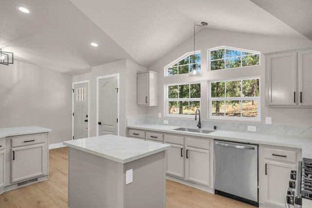 7071 Perry Creek Rd, Somerset, CA 95684