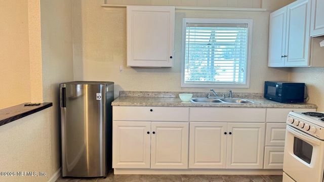 5557 FLORAL Avenue, Jacksonville, FL 32211