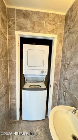 5557 FLORAL Avenue, Jacksonville, FL 32211