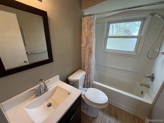 24414 W Chicago, Redford, MI 48239