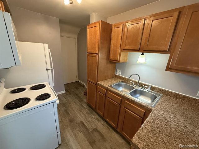 24414 W Chicago, Redford, MI 48239