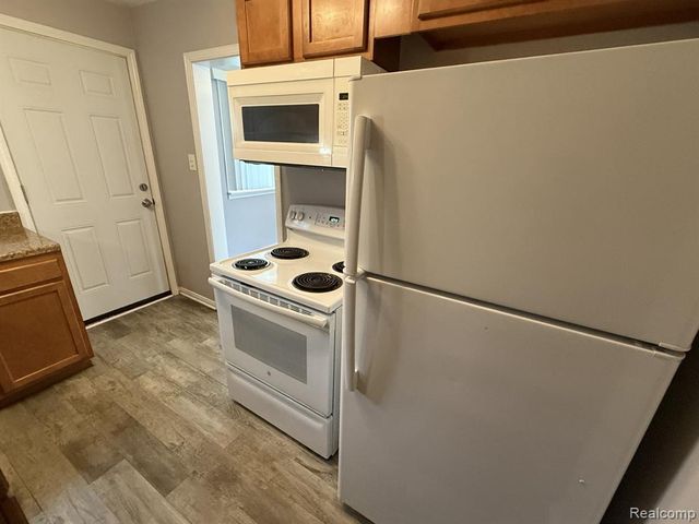 24414 W Chicago, Redford, MI 48239