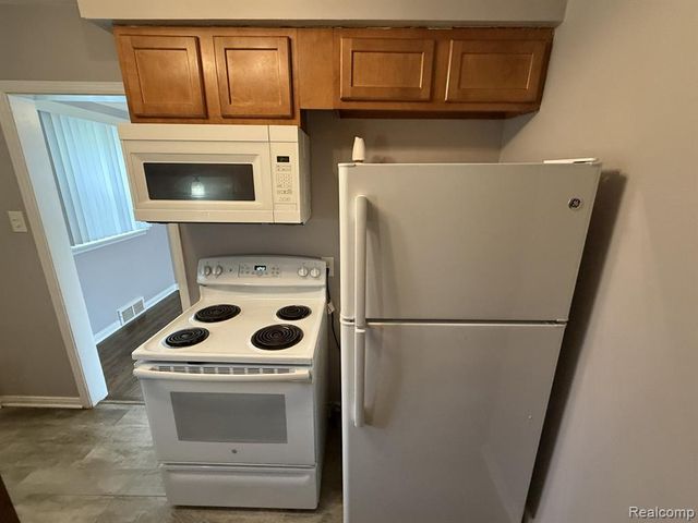 24414 W Chicago, Redford, MI 48239