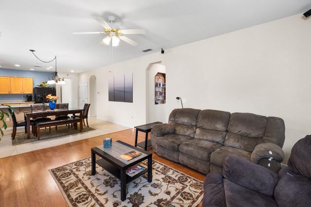 24 Grantley Pl, Sacramento, CA 95835