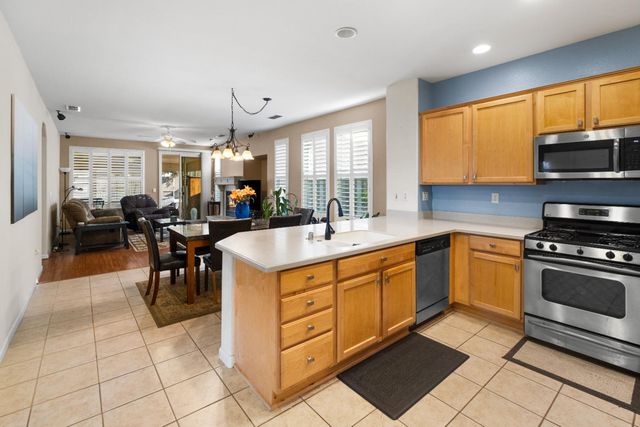 24 Grantley Pl, Sacramento, CA 95835