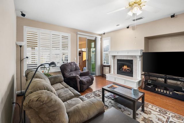 24 Grantley Pl, Sacramento, CA 95835