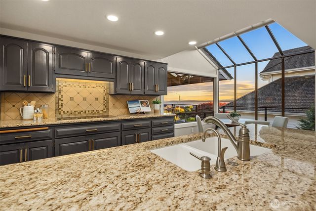 6613 136th Place SW, Edmonds, WA 98026
