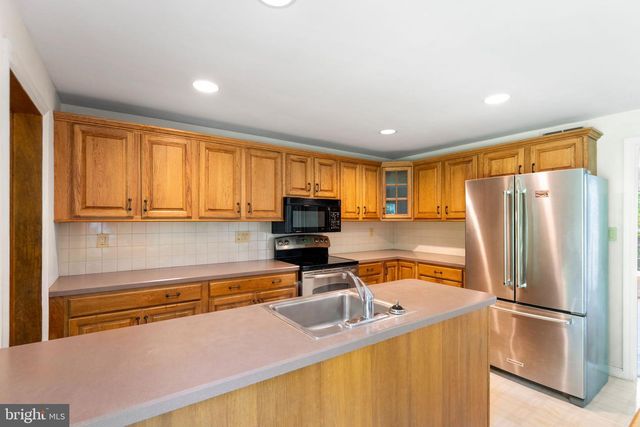 821 SERPENTINE DR, West Chester, PA 19382