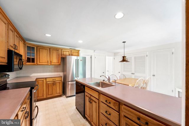 821 SERPENTINE DR, West Chester, PA 19382