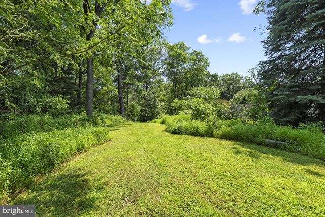 821 SERPENTINE DR, West Chester, PA 19382