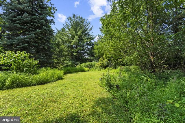 821 SERPENTINE DR, West Chester, PA 19382