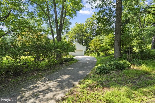 821 SERPENTINE DR, West Chester, PA 19382