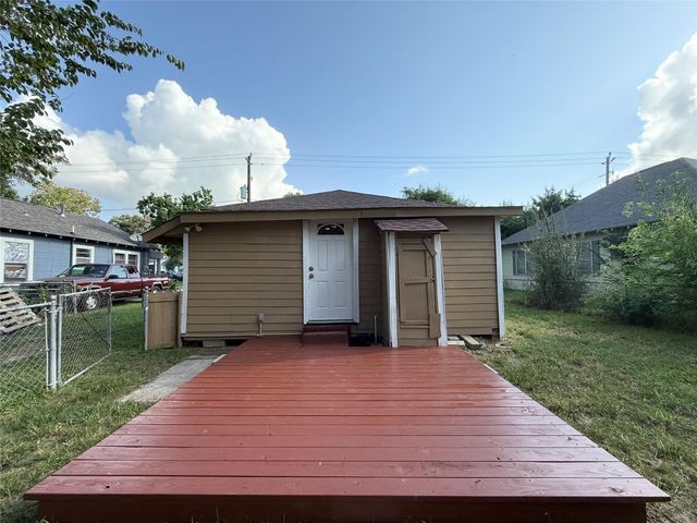 119 E Fayle Street, Baytown, TX 77520