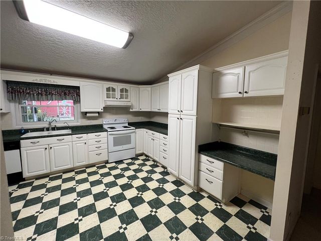 131 Sheraton Court, King, NC 27021