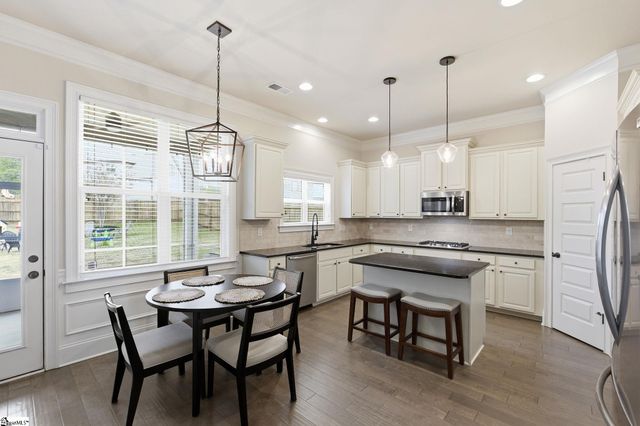 2 Shadywood Place, Simpsonville, SC 29681