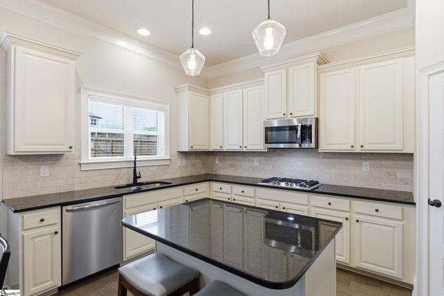 2 Shadywood Place, Simpsonville, SC 29681