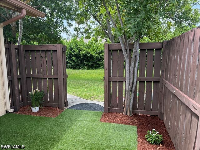 6320 Royal Woods DR, Fort Myers, FL 33908