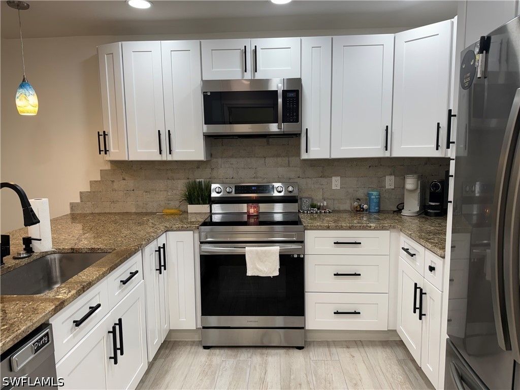 6320 Royal Woods DR, Fort Myers, FL 33908