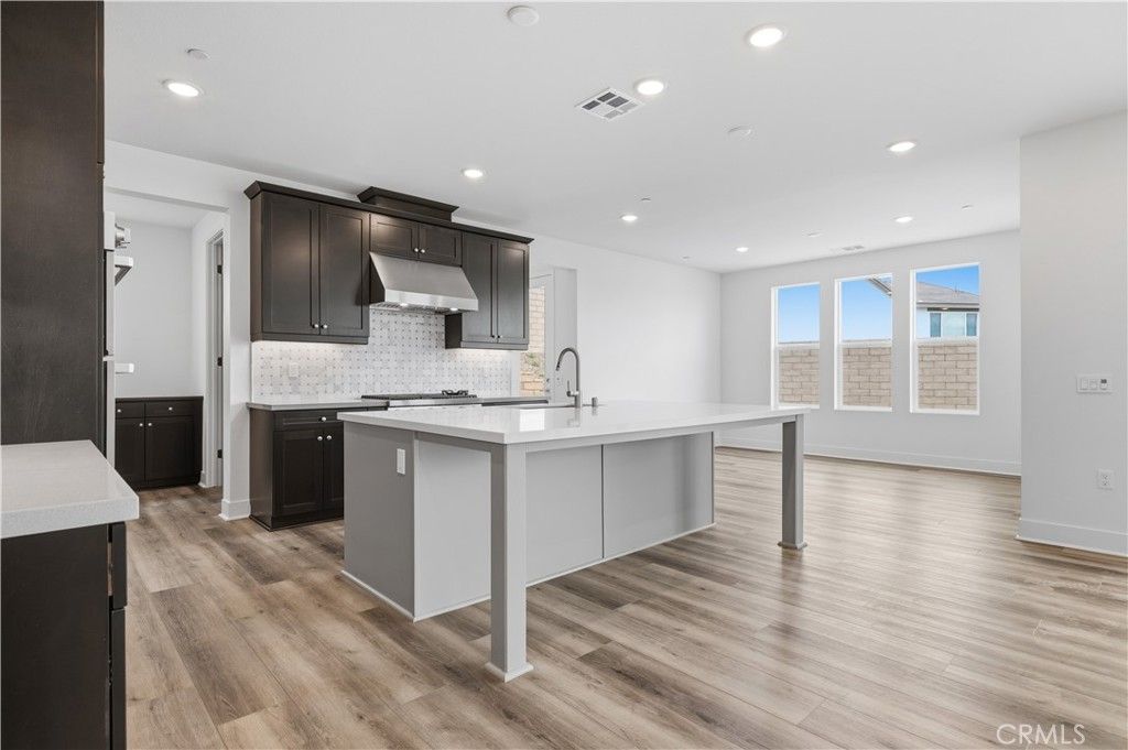 Image 2 of property listing at 28716 Orange Park Drive, Castaic, CA 91384