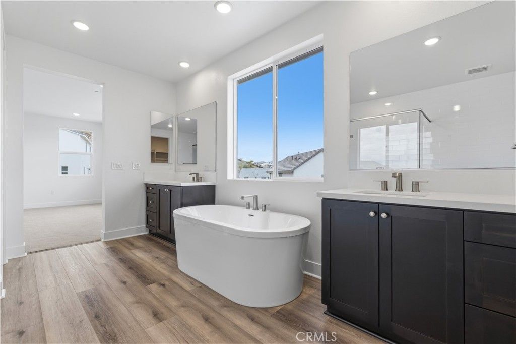 Image 3 of property listing at 28716 Orange Park Drive, Castaic, CA 91384