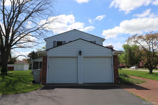 8161 Twilight Lane, Brighton, MI 48116