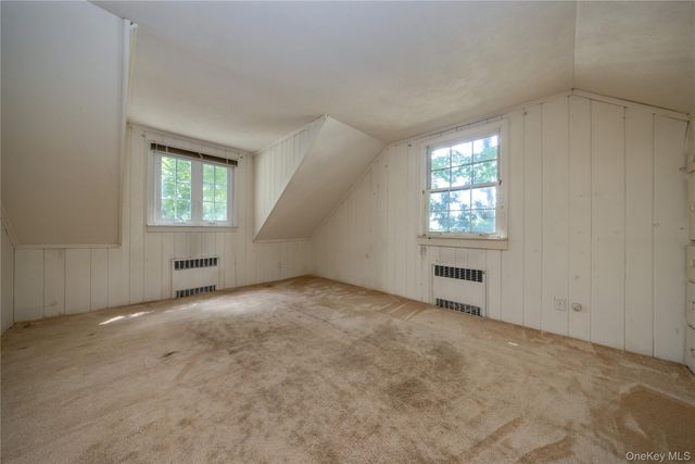 11 Wheeler Place E, West Nyack, NY 10994