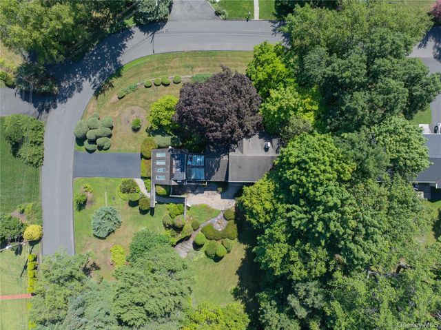 11 Wheeler Place E, West Nyack, NY 10994