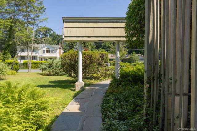 11 Wheeler Place E, West Nyack, NY 10994