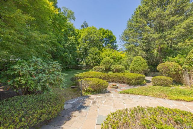 11 Wheeler Place E, West Nyack, NY 10994