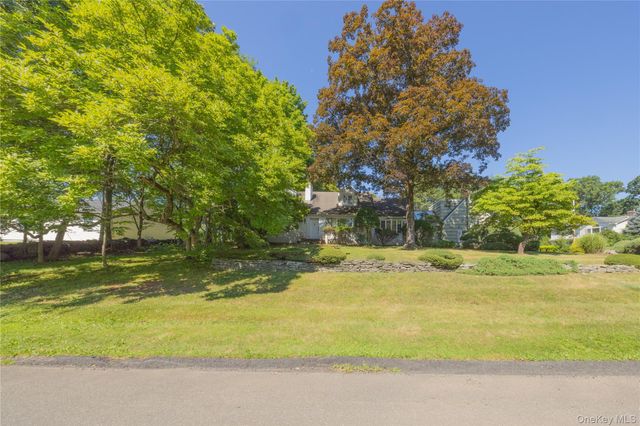 11 Wheeler Place E, West Nyack, NY 10994