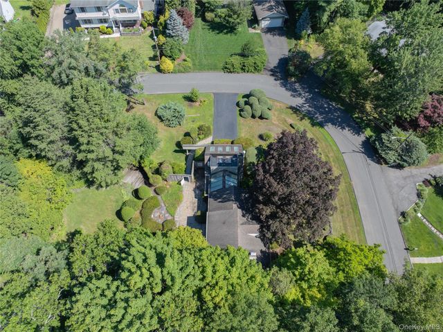 11 Wheeler Place E, West Nyack, NY 10994