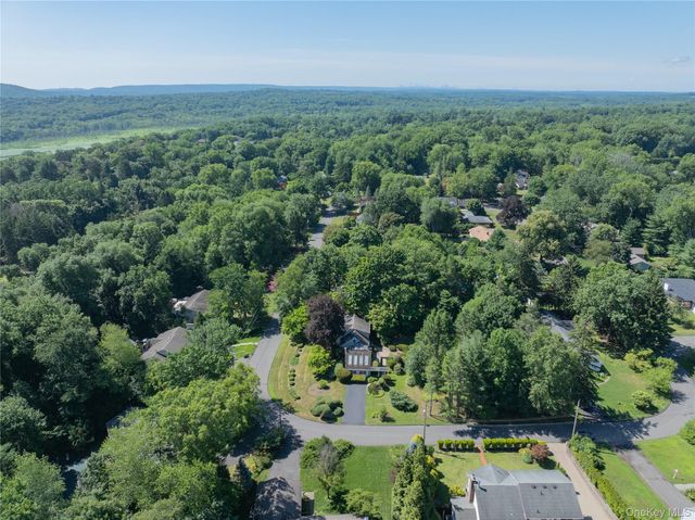 11 Wheeler Place E, West Nyack, NY 10994