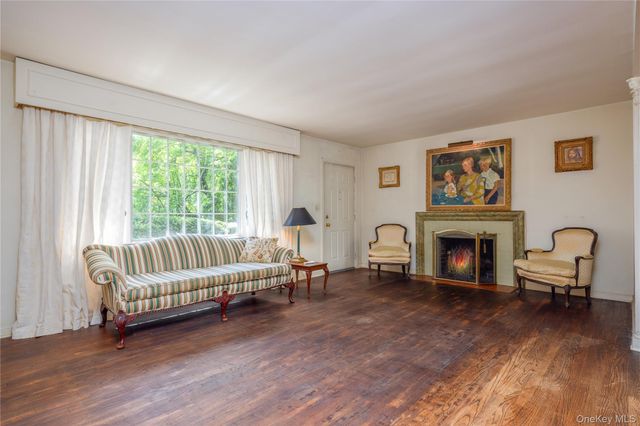 11 Wheeler Place E, West Nyack, NY 10994