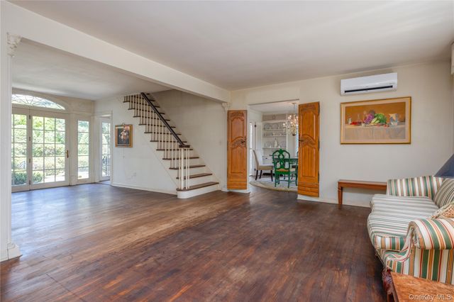11 Wheeler Place E, West Nyack, NY 10994