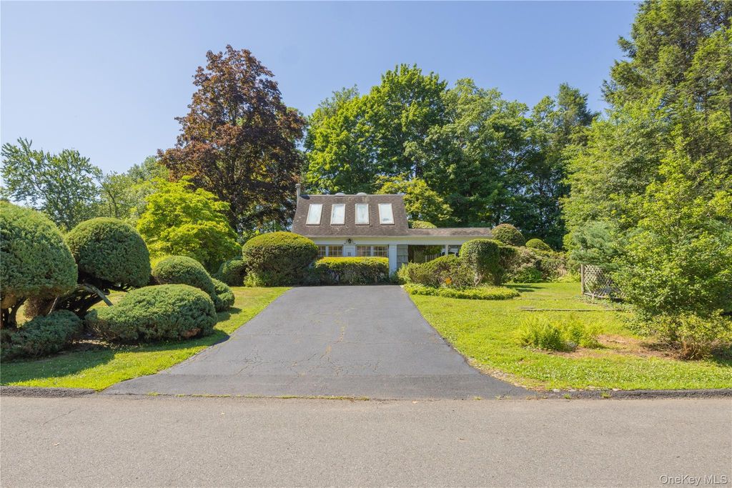 11 Wheeler Place E, West Nyack, NY 10994