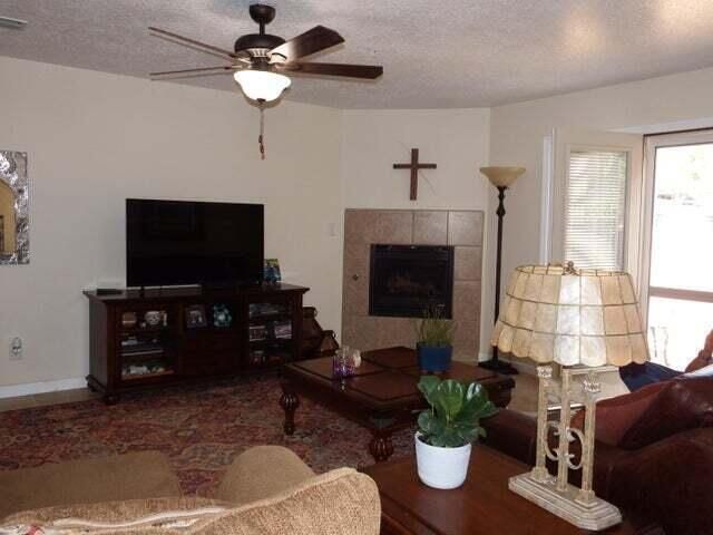 2401 Chelwood Park Boulevard NE B-1, Albuquerque, NM 87112