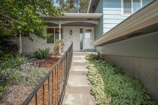 9924 N Woodridge Dr, Spokane, WA 99208
