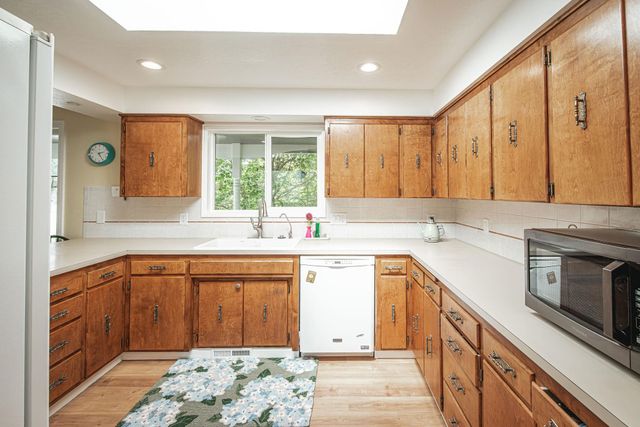 9924 N Woodridge Dr, Spokane, WA 99208