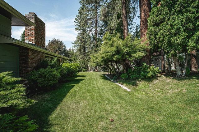 9924 N Woodridge Dr, Spokane, WA 99208