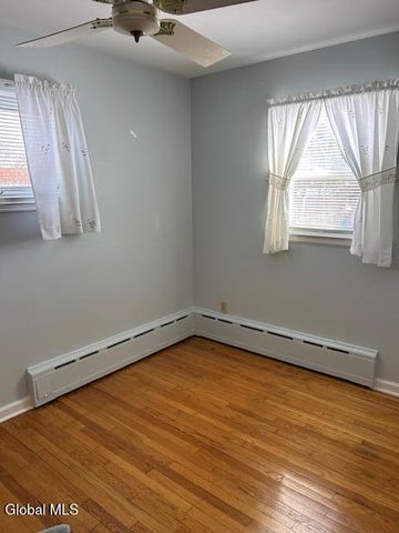 39 Clayton Place, Albany, NY 12209