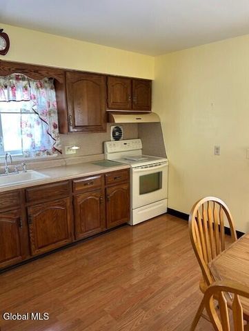 39 Clayton Place, Albany, NY 12209