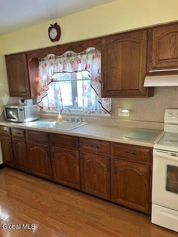 39 Clayton Place, Albany, NY 12209