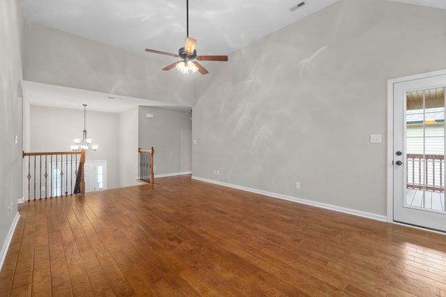 2485 Senseney Dr, Clarksville, TN 37042