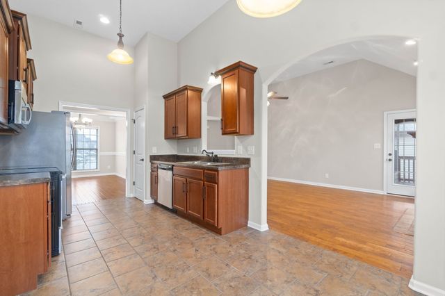2485 Senseney Dr, Clarksville, TN 37042