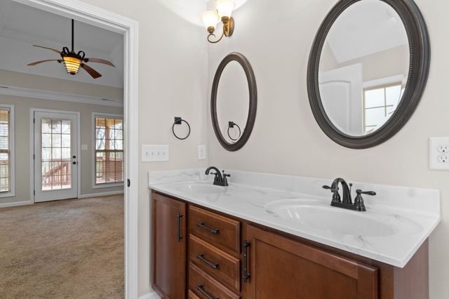 2485 Senseney Dr, Clarksville, TN 37042